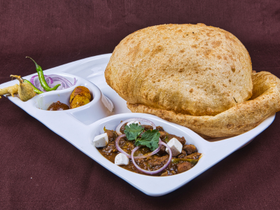 bikaneri tikki wala chole bhature